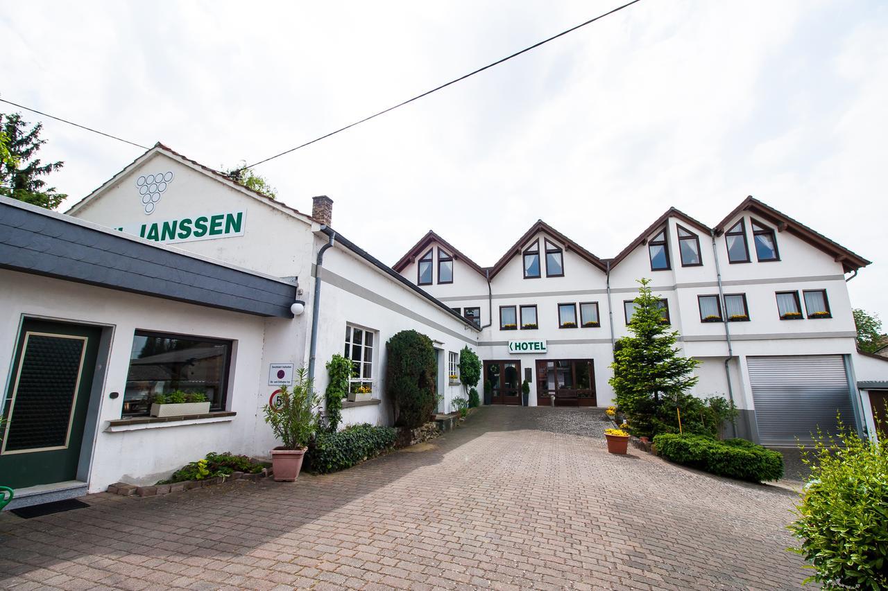 Hotel Janssen بودينهايم المظهر الخارجي الصورة